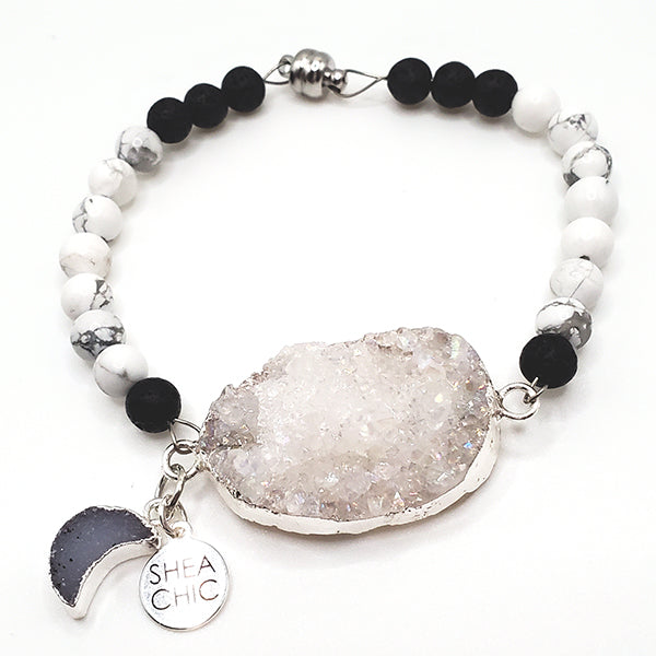 Calming CHIC - Calming Howlite beads with a stunning white silver electroplated Druzy